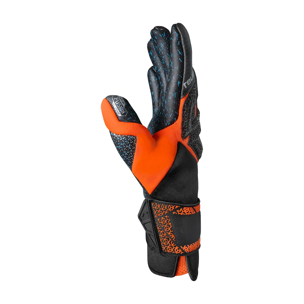 REUSCH Attrakt Fusion Carbon 3D Goalkeeper Gloves - 5570998 7784 product image 4, provided for visual reference and product