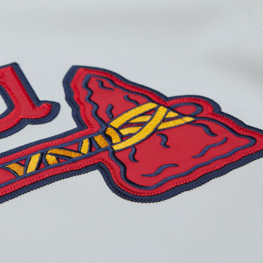 Atlanta Braves Greg Maddux Mitchell & Ness Gray 1995 Throwback Authentic Jersey product image 8, provided for visual