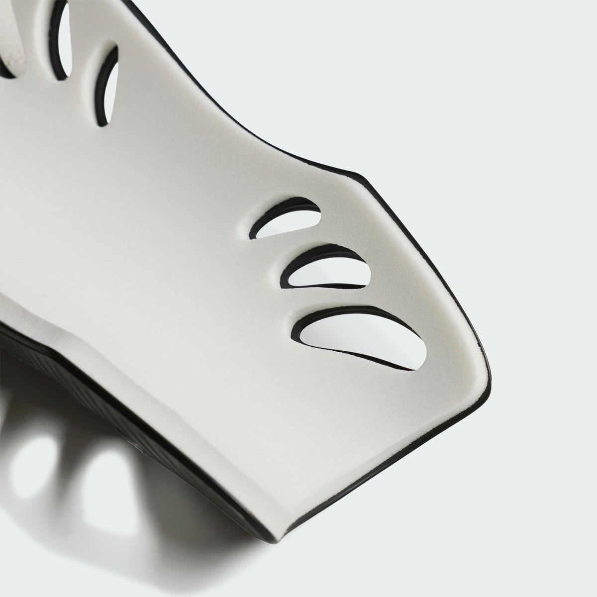 Adidas Flex Shin Guard KF4904 product image 3, provided for visual reference and product detail review