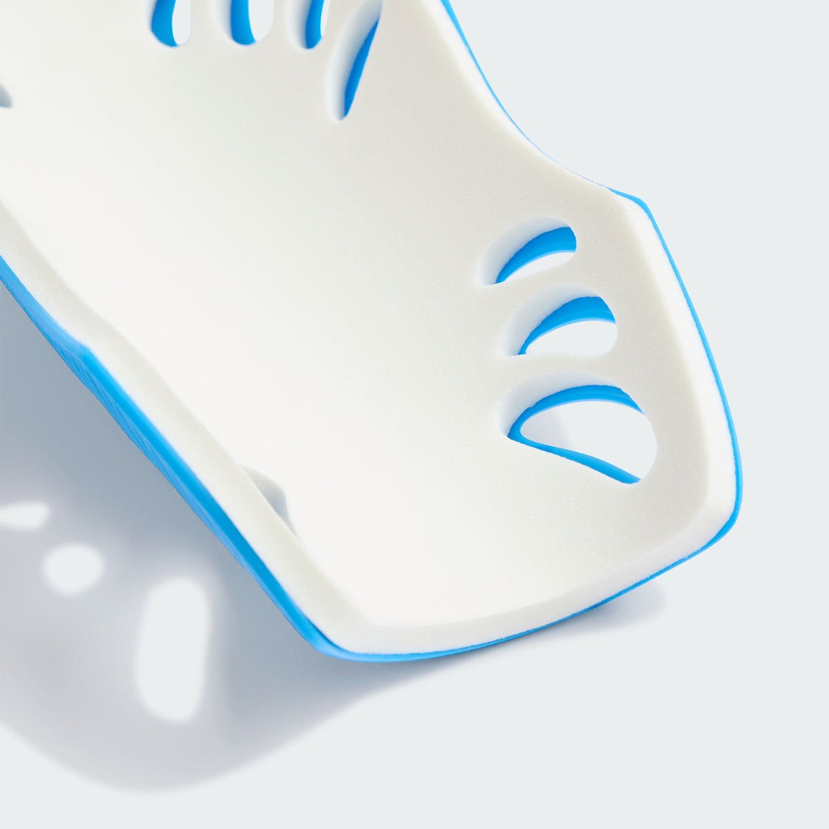 Adidas Flex Shin Guard KV3210 product image 3, provided for visual reference and product detail review