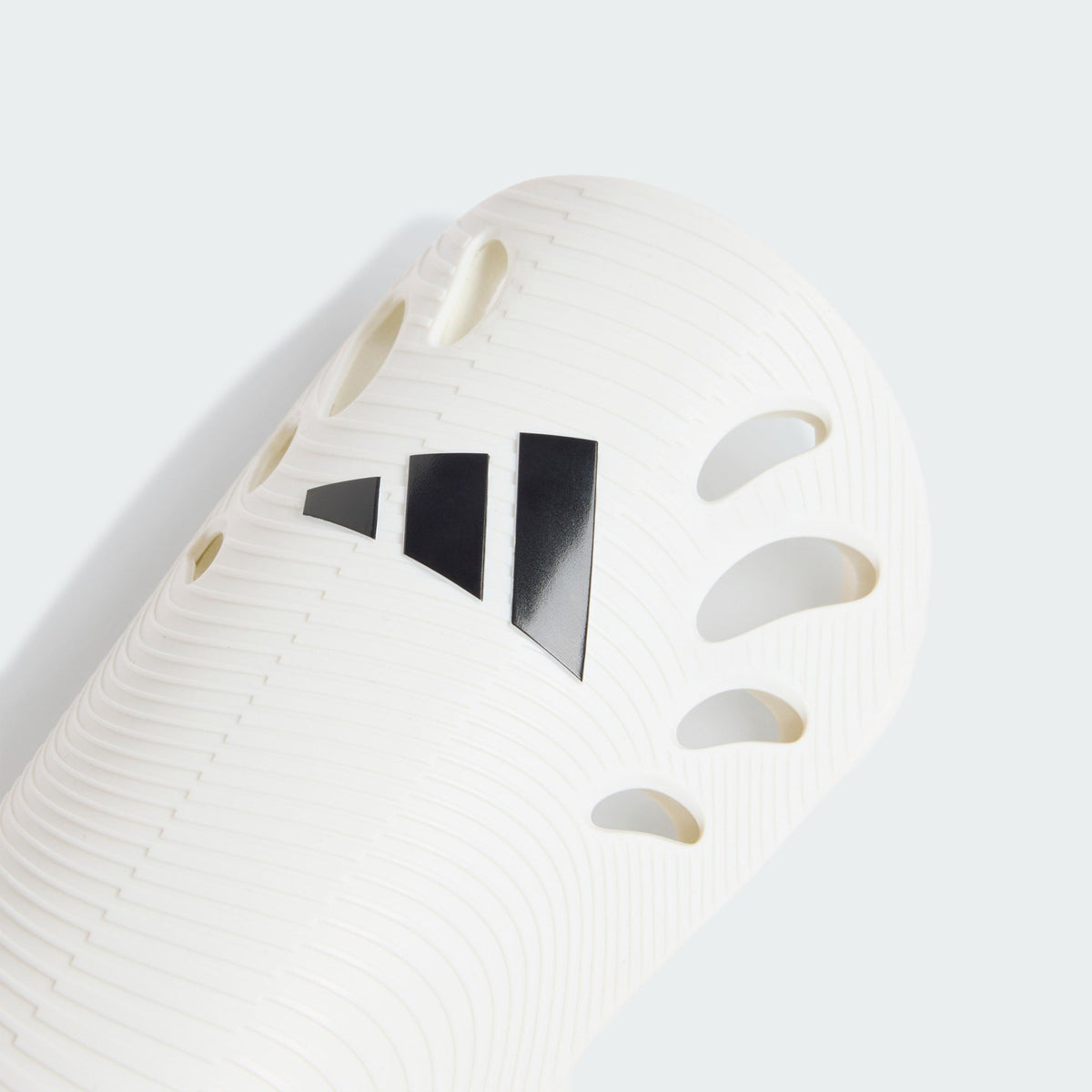 Adidas Flex Shin Guard KF4903 product image 2, provided for visual reference and product detail review