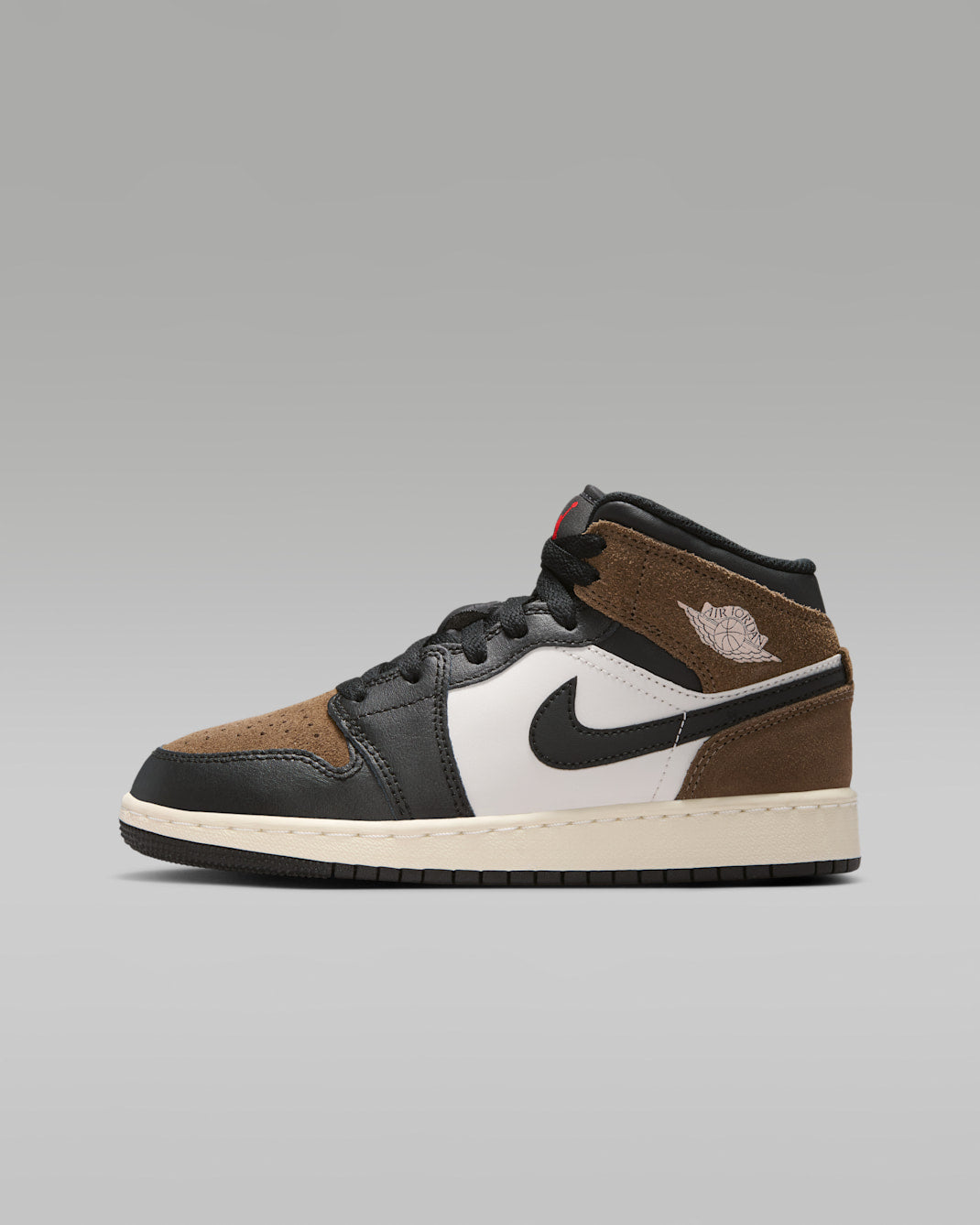 Nike Junior Air Jordan 1 Mid GS DQ8423 007 product image 2, provided for visual reference and product detail review