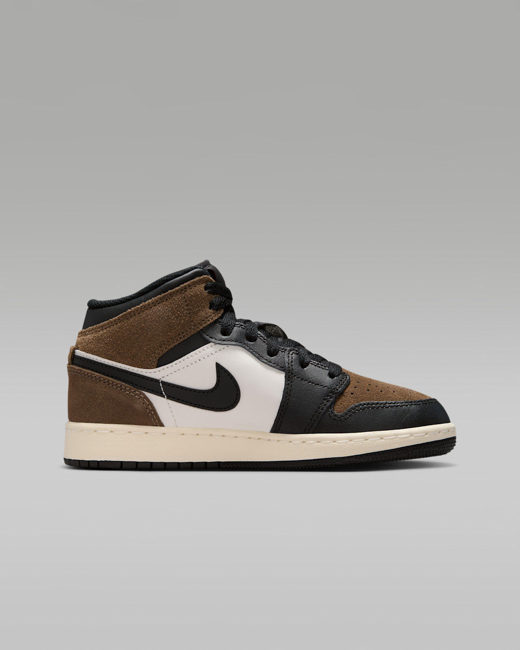 Nike Junior Air Jordan 1 Mid GS DQ8423 007 product image 3, provided for visual reference and product detail review
