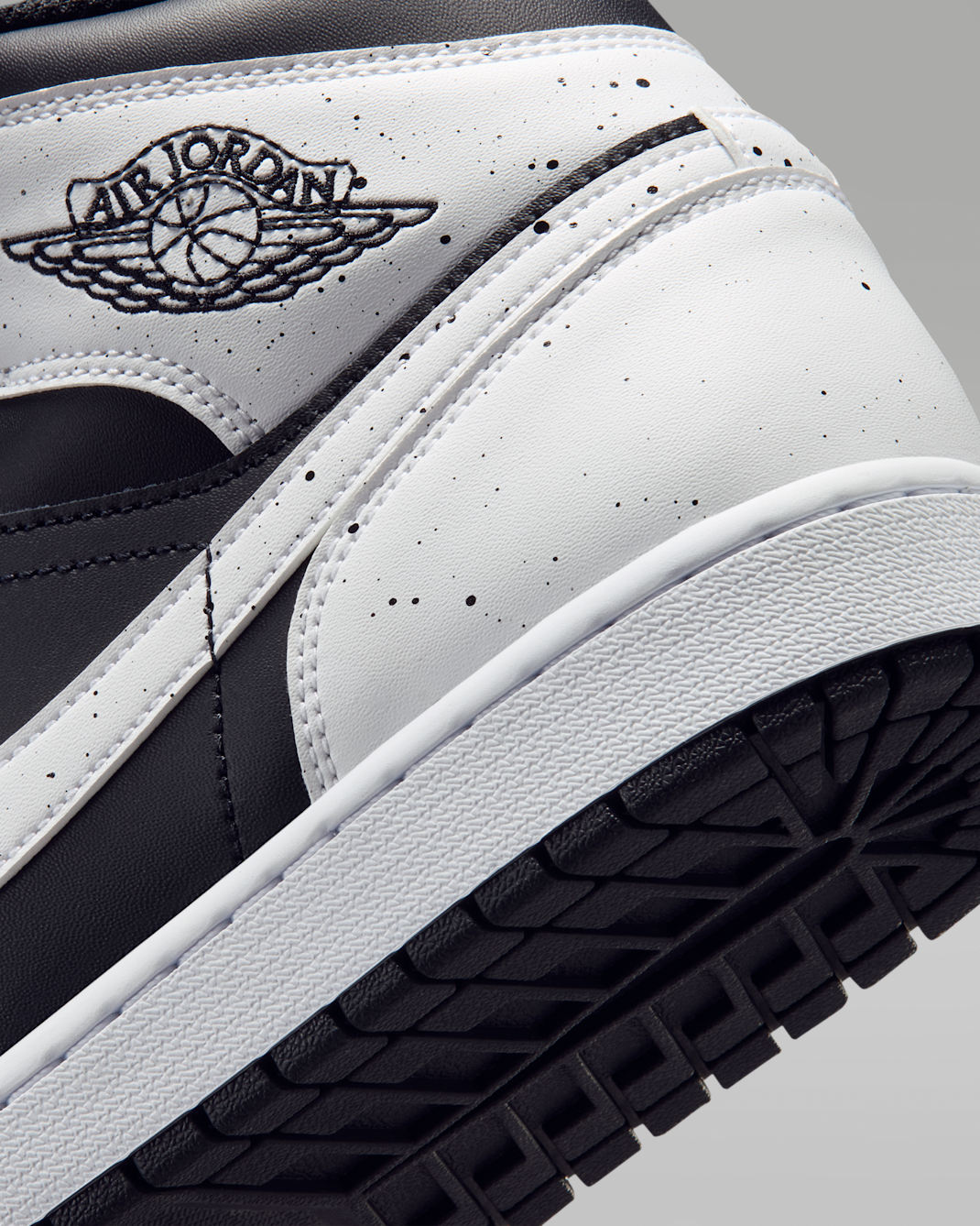 Nike Air Jordan 1 Mid SE IX3525 010 product image 8, provided for visual reference and product detail review