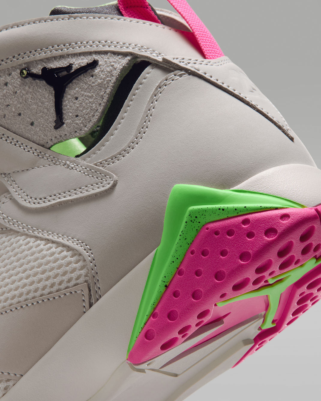 Nike Air Jordan 7 Retro IV6508 030 product image 8, provided for visual reference and product detail review