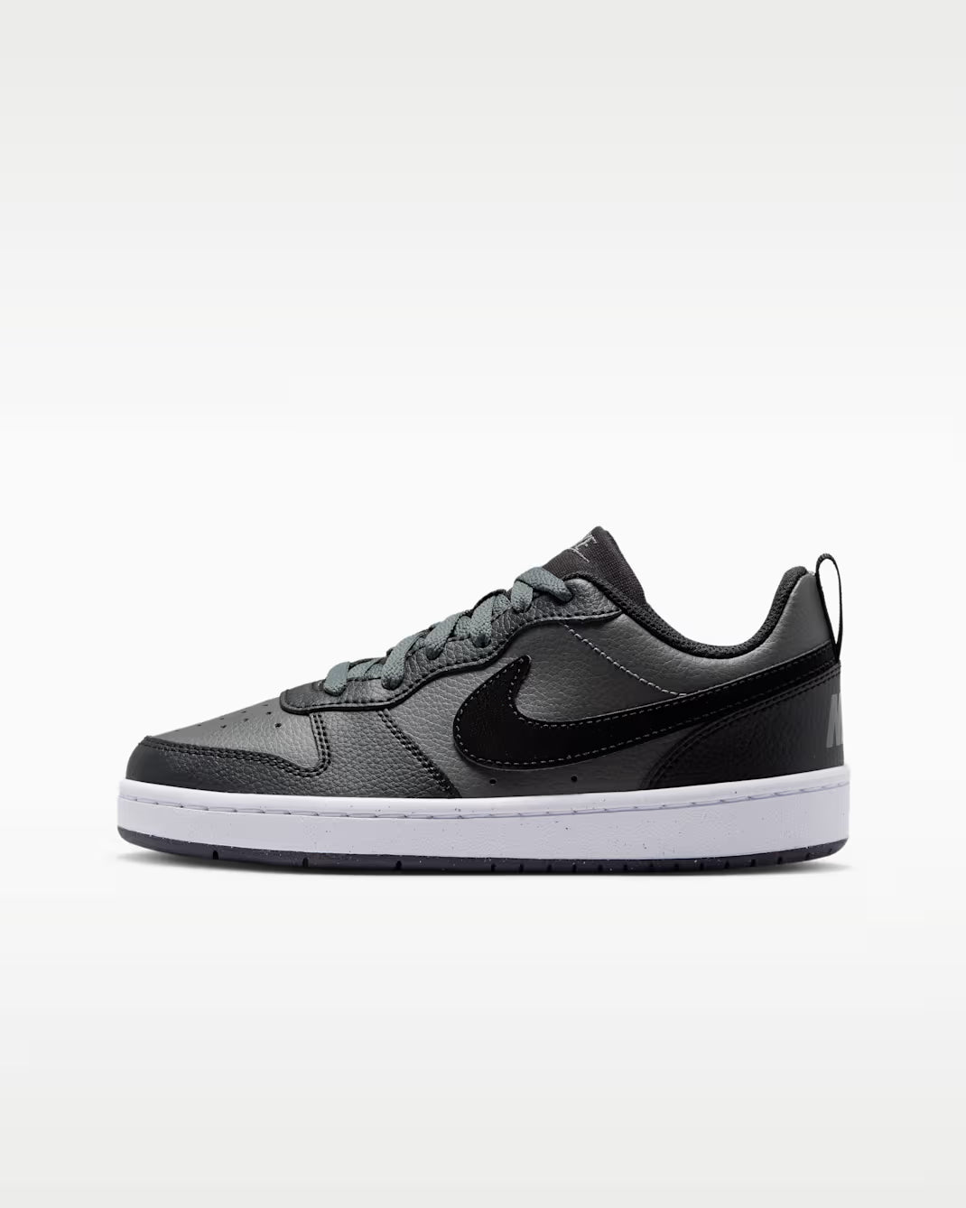 Nike Kids Court Borough Low BTS IO1661 001 product image 1, provided for visual reference and product detail review