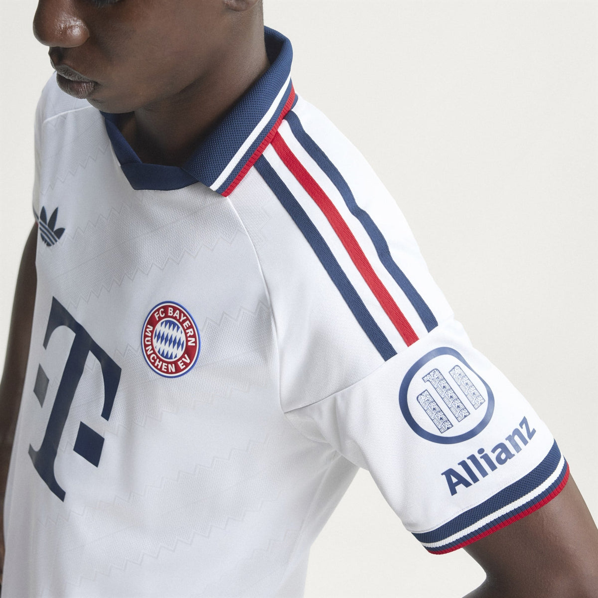 Adidas FC Bayern 26/27 Away Authentic Jersey JZ3068 product image 4, provided for visual reference and product detail review