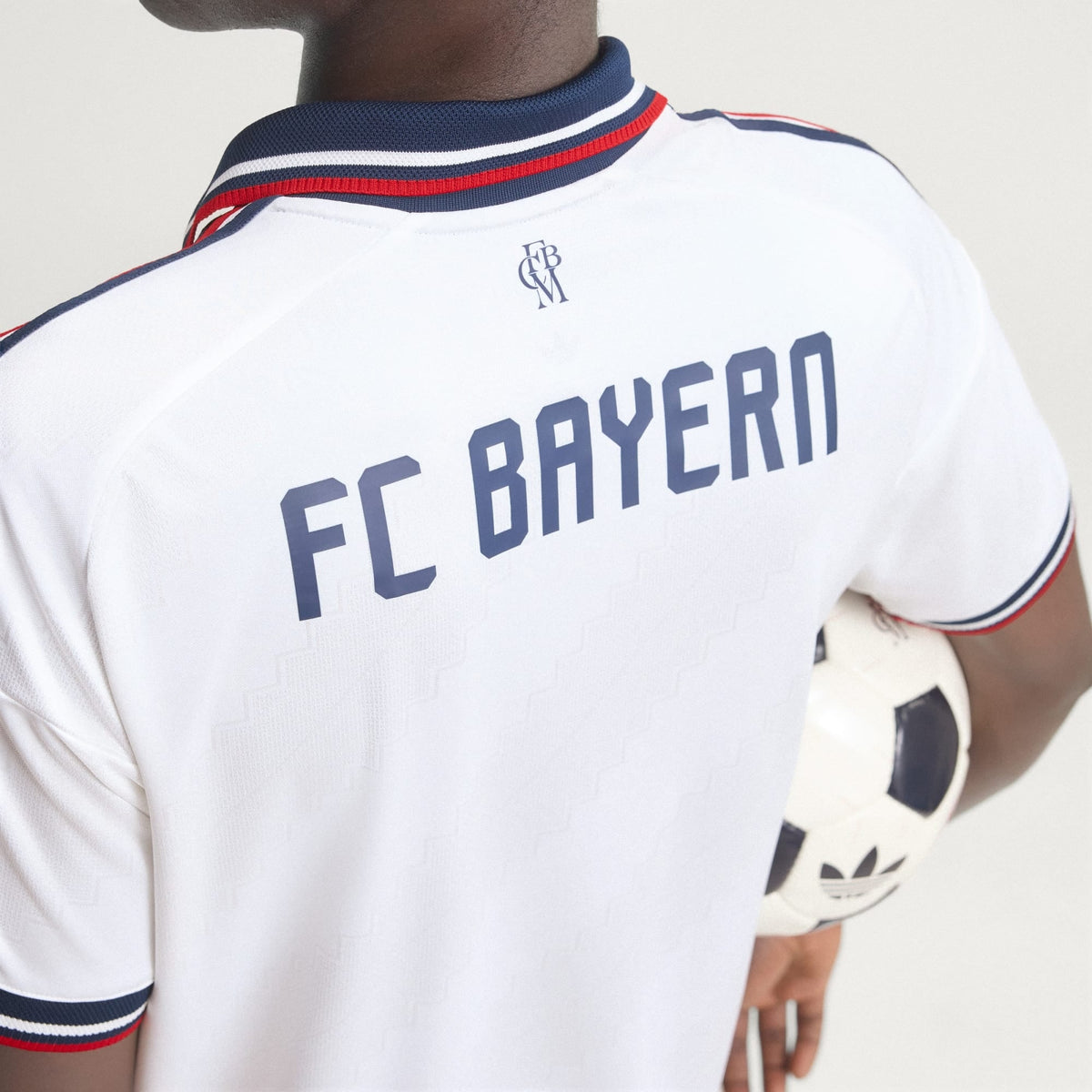 Adidas FC Bayern 26/27 Away Authentic Jersey JZ3068 product image 5, provided for visual reference and product detail review