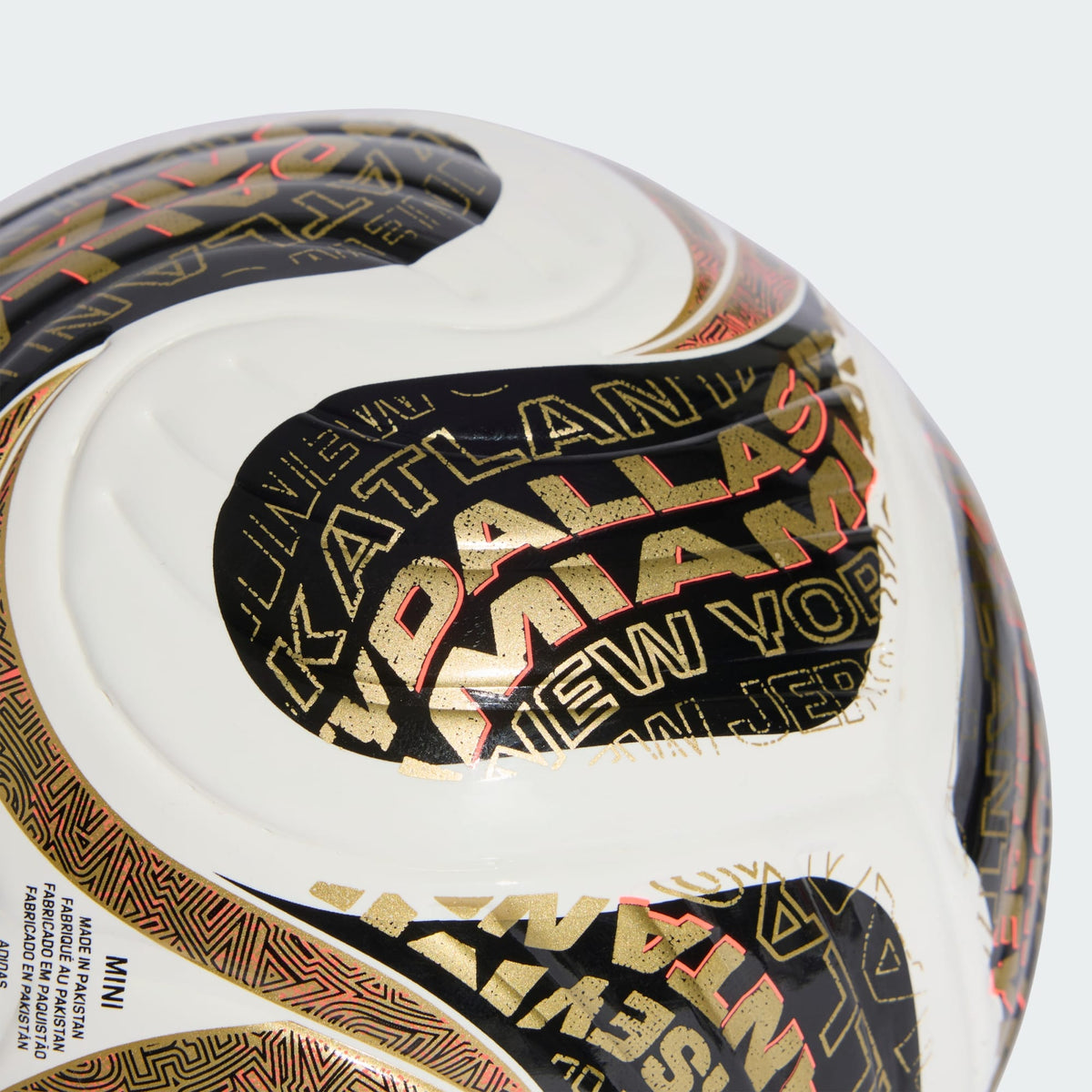 Adidas FIFA World Cup 26 Trionda Finals Mini Ball KE4328 product image 4, provided for visual reference and product detail