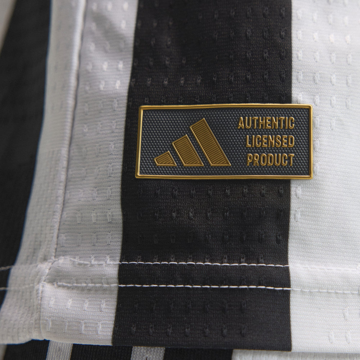 Adidas 26/27 Juventus Home Authentic JSY KC2282 product image 4, provided for visual reference and product detail review