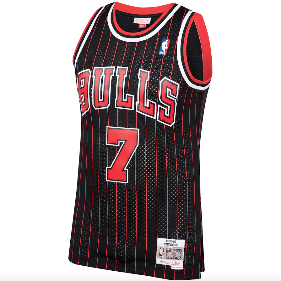 Chicago Bulls Toni Kukoc Mitchell & Ness Black 1995-96 Hardwood Classics Swingman Player Jersey for Men product image 2,