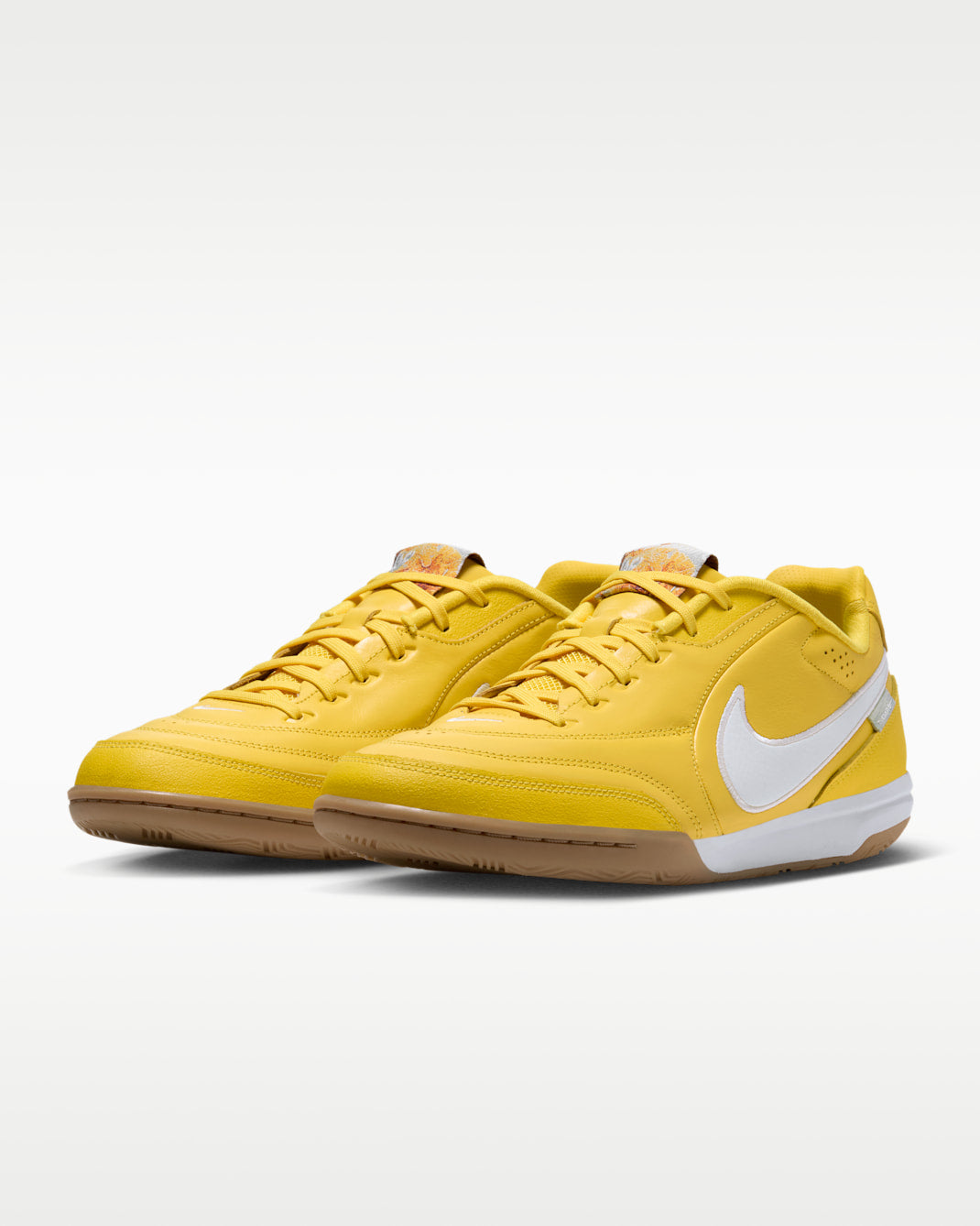 Nike Tiempo Street Gato Joga IQ8057 700 product image 1, provided for visual reference and product detail review